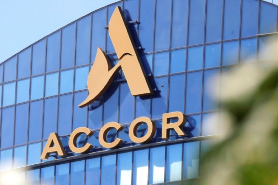 Accor poursuit sa diversification